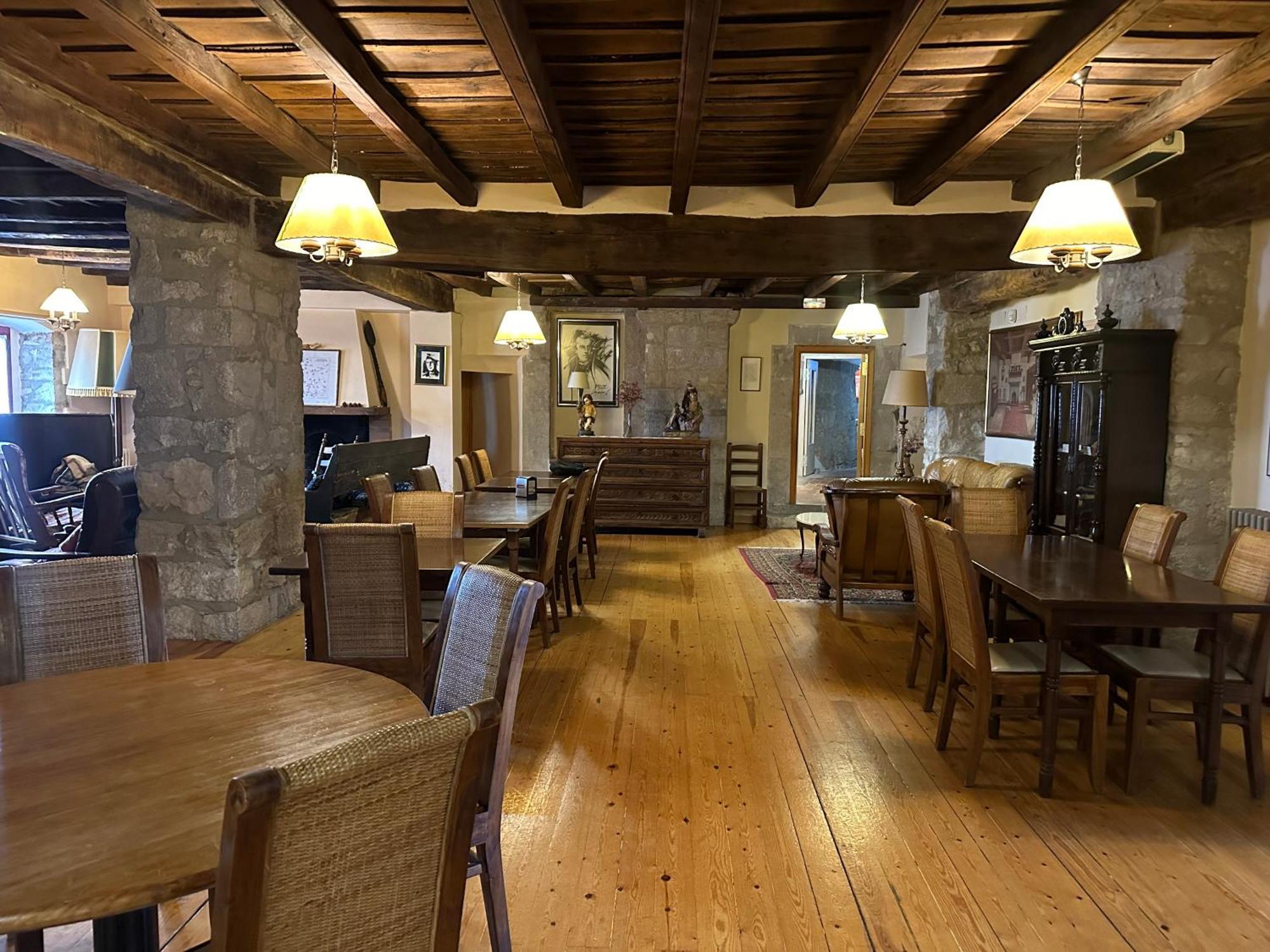 Hotel Santuari Mare de Déu Del Mont Restaurant-Hostatgería Beuda Exterior foto