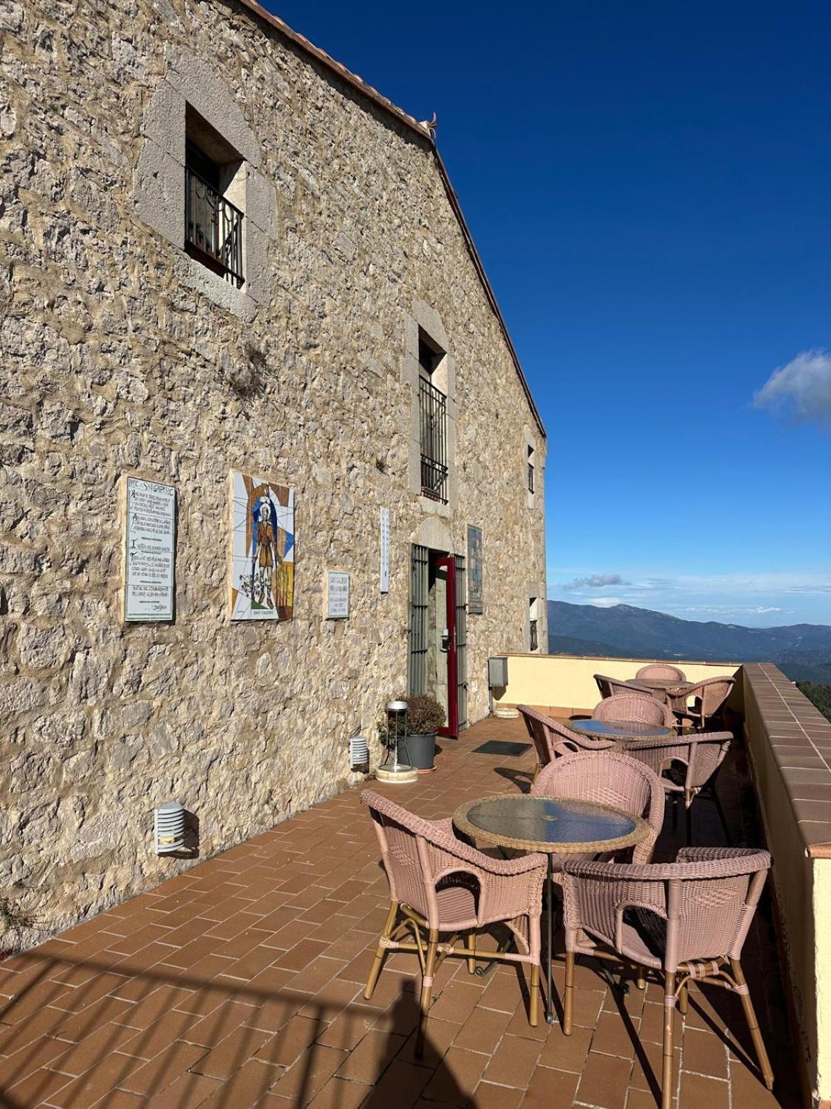 Hotel Santuari Mare de Déu Del Mont Restaurant-Hostatgería Beuda Exterior foto